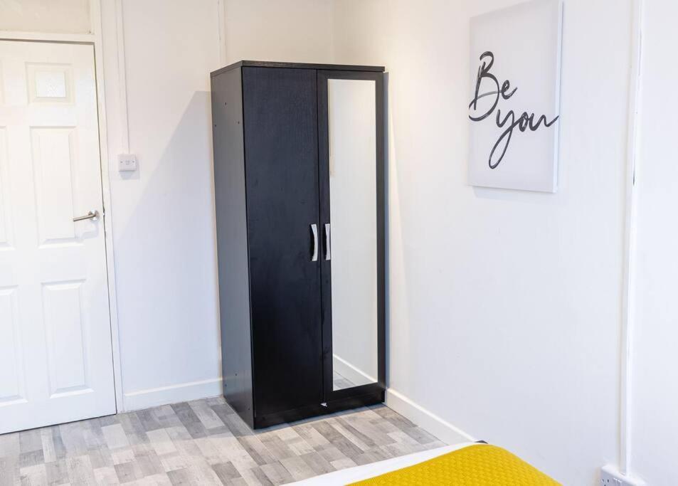 דירות לונדון 2 Bed With Free Parking מראה חיצוני תמונה
