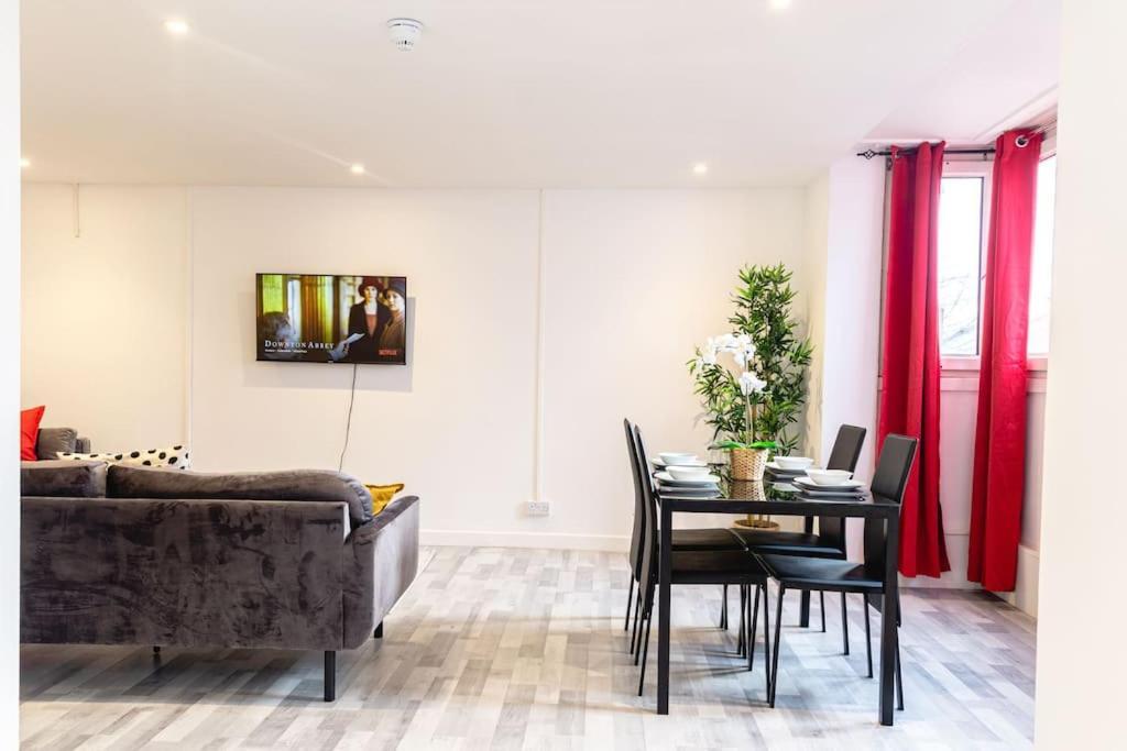 דירות לונדון 2 Bed With Free Parking מראה חיצוני תמונה
