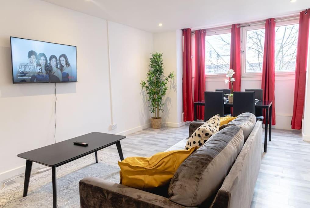 דירות לונדון 2 Bed With Free Parking מראה חיצוני תמונה