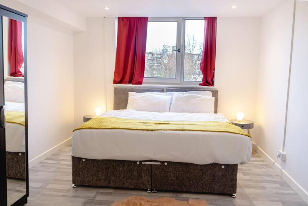 דירות לונדון 2 Bed With Free Parking מראה חיצוני תמונה